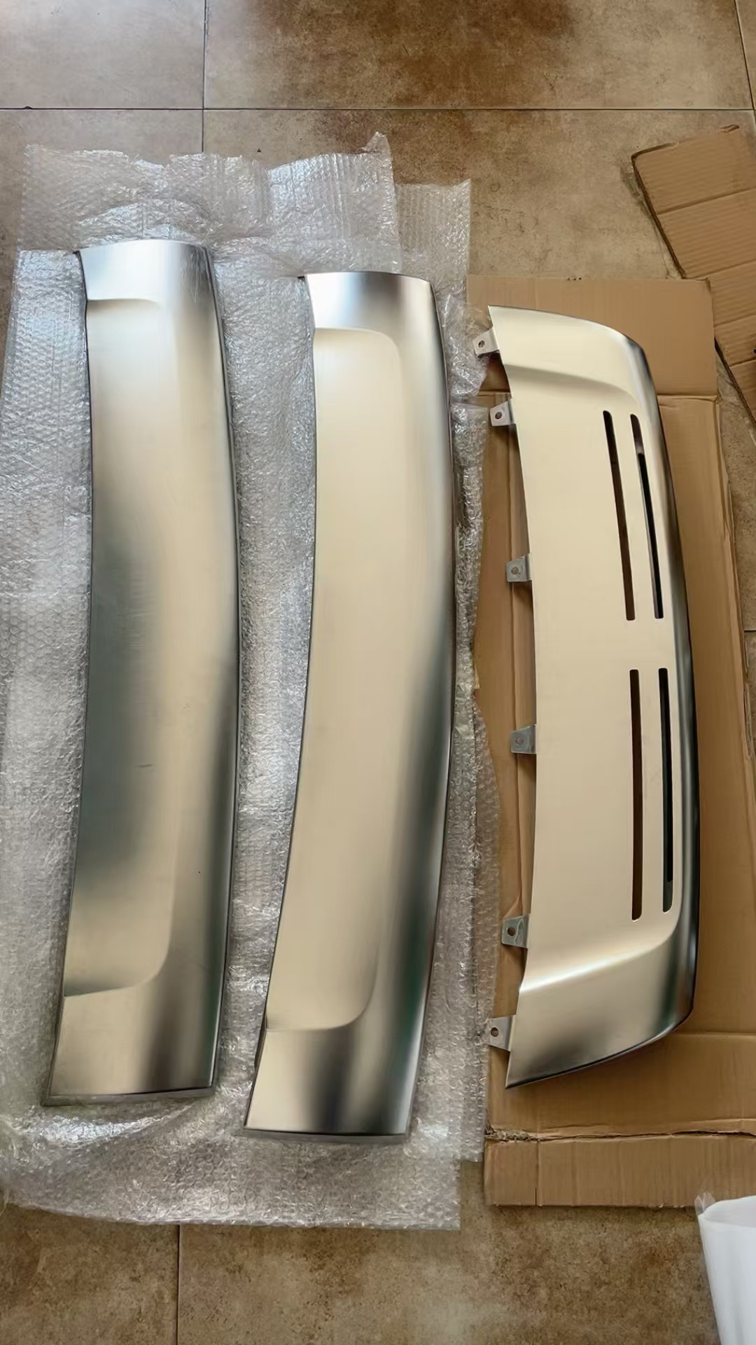 劳斯莱斯库里南后杠饰板电镀条尾盖后唇后扰流板后保险杠后杠下巴