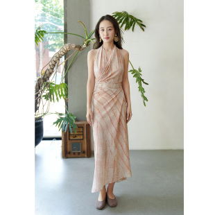 独家 Cortana Cha 人间水蜜桃 印花挂脖吊带裙 25春夏 MOLLY