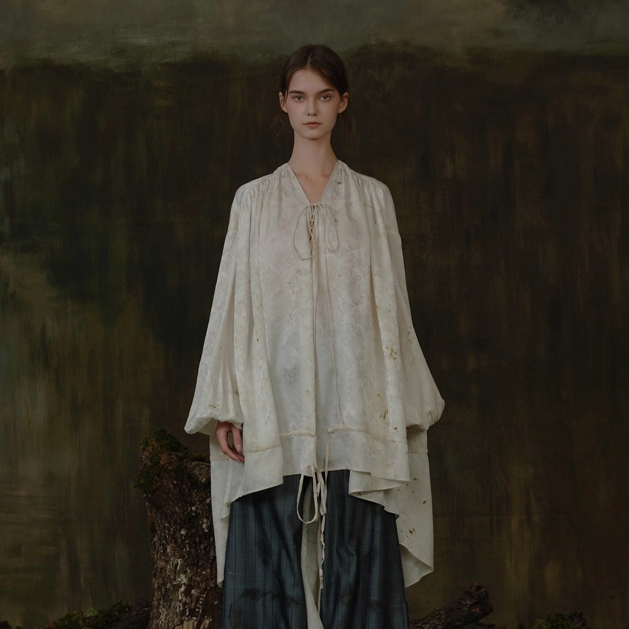 Cha 官方 | Mutedance 25AW 植物染真丝提花垂坠层次系带宽松罩衫
