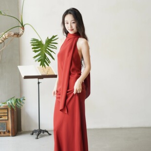 Cha 官方｜Cortana 26春夏 IRENA DRESS 真丝斜裁挂脖裙婚纱礼服