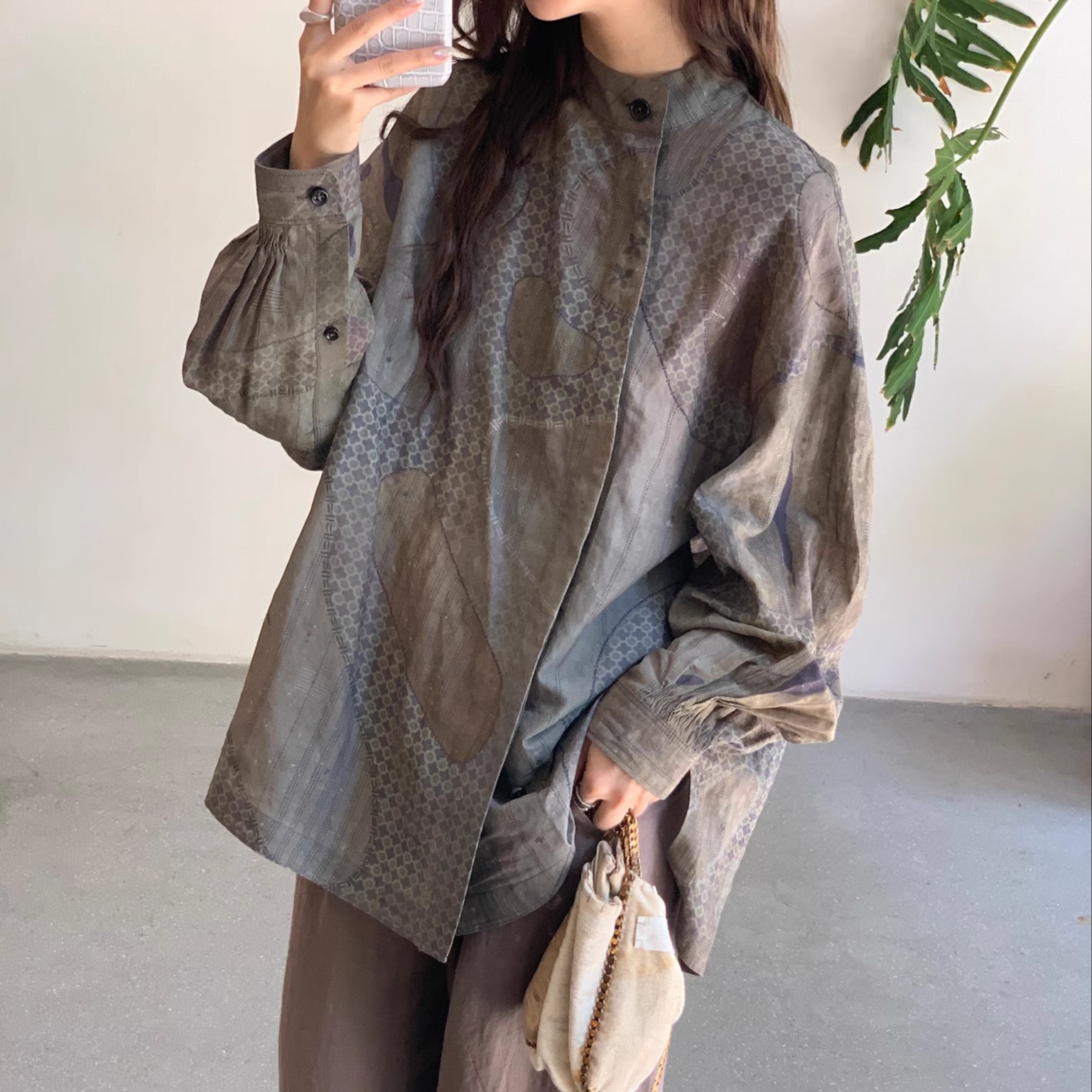 Cha 官方 | ATE SIMO 25秋冬 数码印冷染丝麻斜襟立领收口袖衬衫