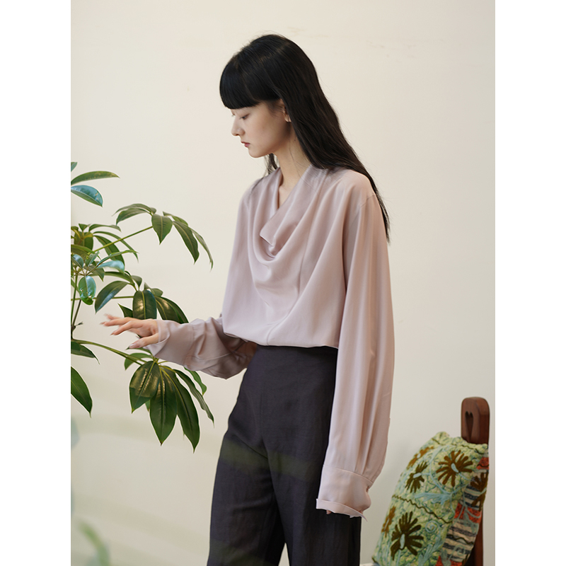 Cha 官方 | io adesso futura 层次感荡领真丝上衣 双色选