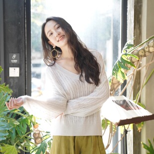 io adesso futura 意大利进口高奢羊绒真丝亮片绞花V领松弛针织衫