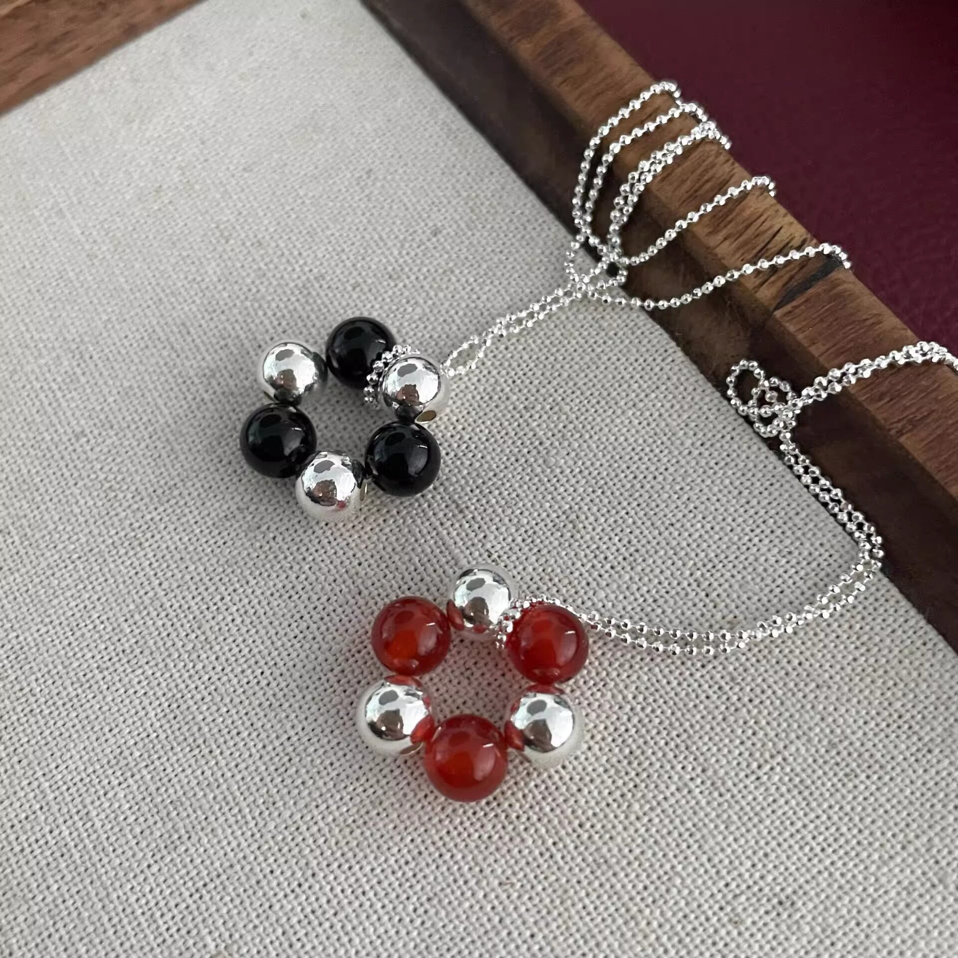 S925镀银彩色小圆珠拼色花环吊坠项链女简约冷淡风气质百搭精致锁