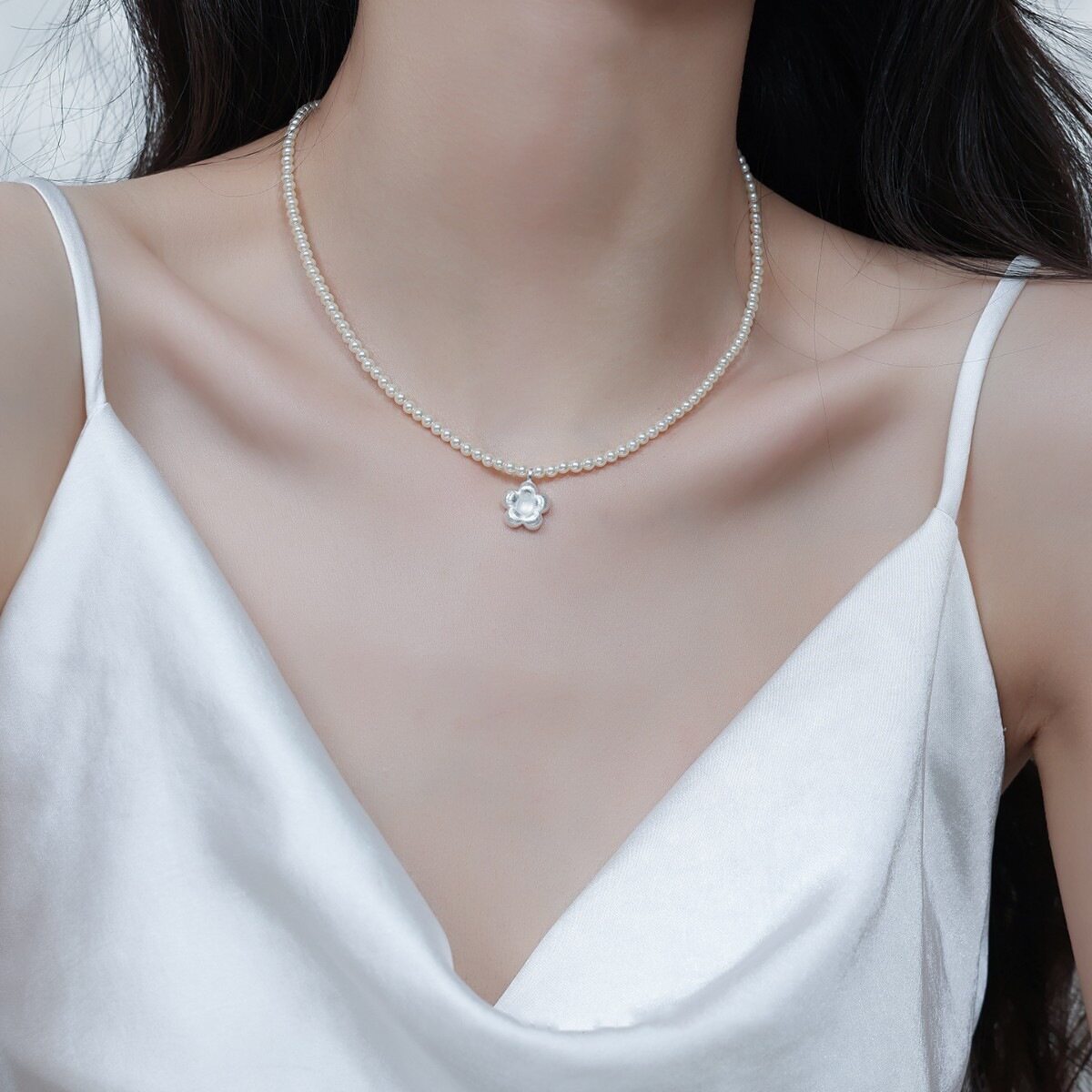 S925镀银甜美轻奢花朵项链女简约时尚气质百搭叠戴优雅锁骨链ins