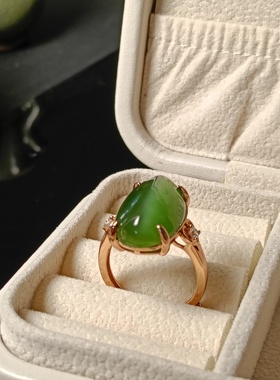 微瑕放漏和田玉俄碧老料辣菠菜绿925银镶女款时尚百搭绿猫戒指
