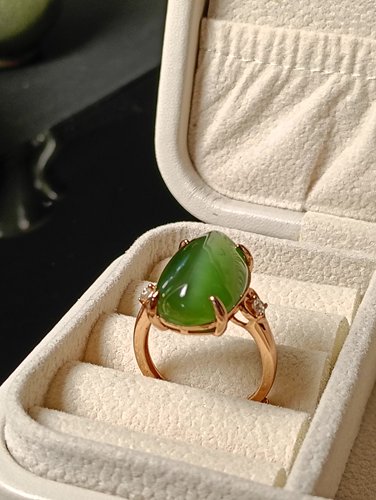微瑕放漏和田玉俄碧老料辣菠菜绿925银镶女款时尚百搭绿猫戒指
