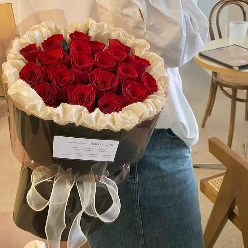 毕业季送女友表白红玫瑰花束鲜花速递南京订婚花束生日同城配送