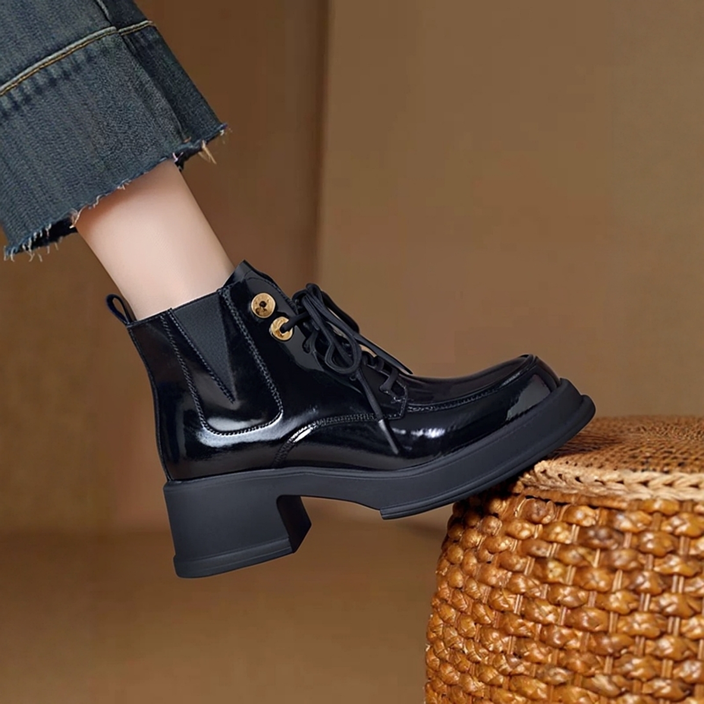 马丁靴2025年冬季圆头中筒牛皮