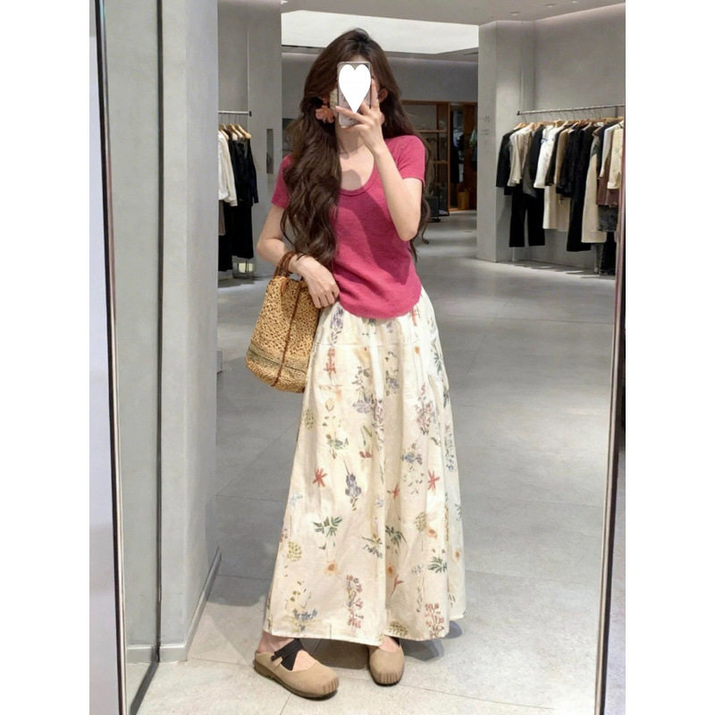 巨好看穿搭一整套2026新款玫红色短袖T恤女夏季碎花半身裙子套装