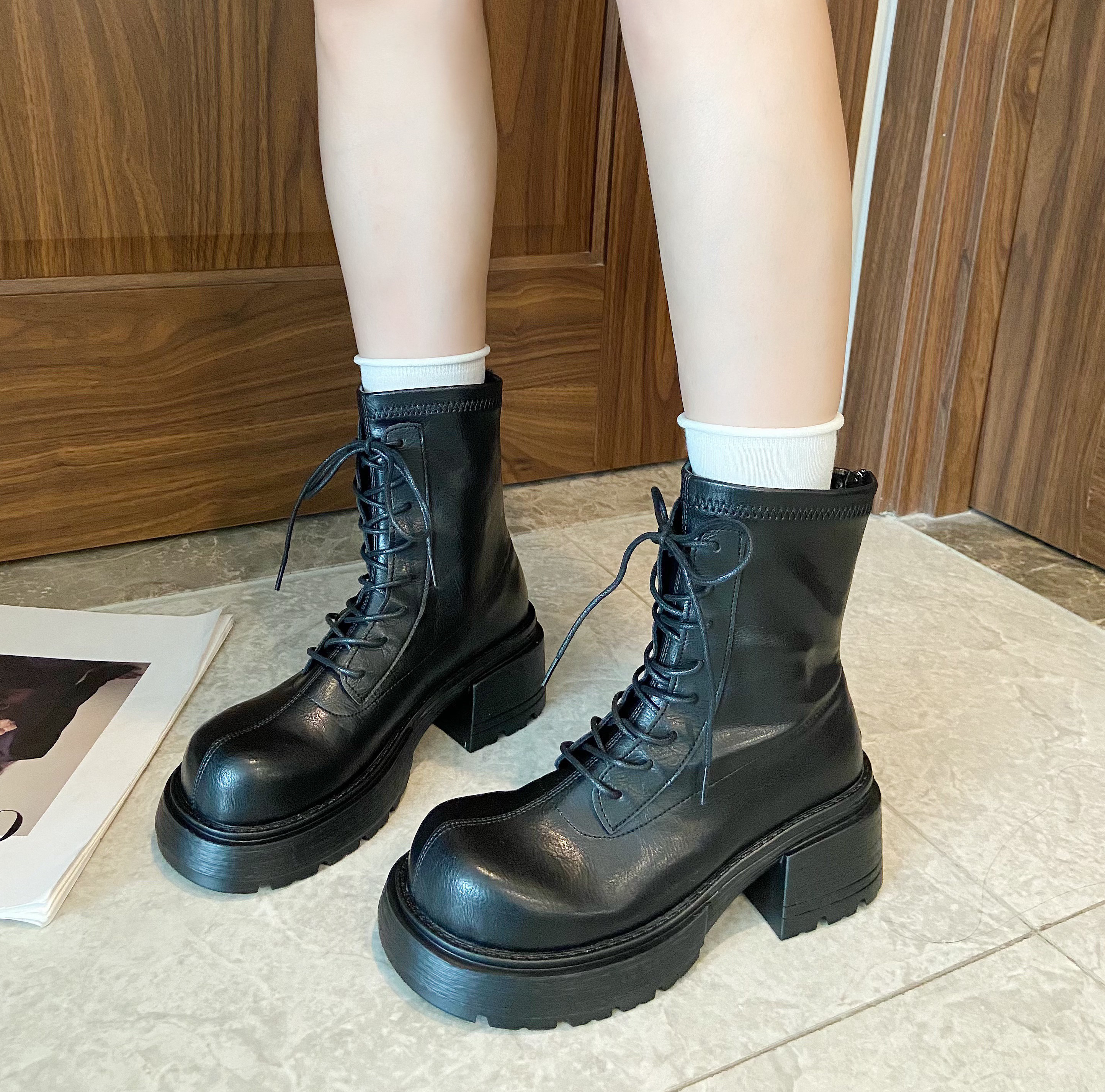 增高厚底弹力马丁靴女2026新款英伦风轻便舒适系带短靴瘦瘦靴女潮
