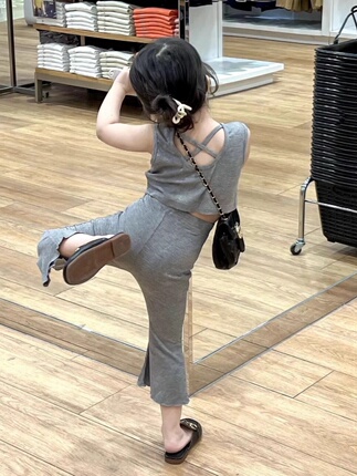 Girls' Summer Outfit 2026 New Children's Solid Color Sleeveless Vest and Bell-Bottom Pants Two-Piece Set for Everyday Wear
