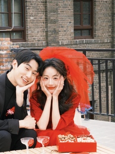 新娘结婚晚礼服超仙森系红色头纱蓝花边喜嫁头饰拍照街拍造型领证