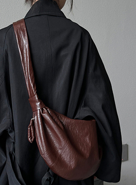 Retro慵懒松弛感饺子单肩斜挎牛角包大容量托特包包女2025秋新款