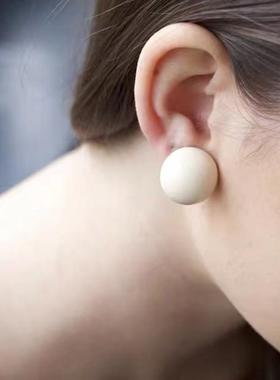 「奶豆」糖圆日本进口树脂定制颜色复古赫本圆球耳钉耳夹品质控入