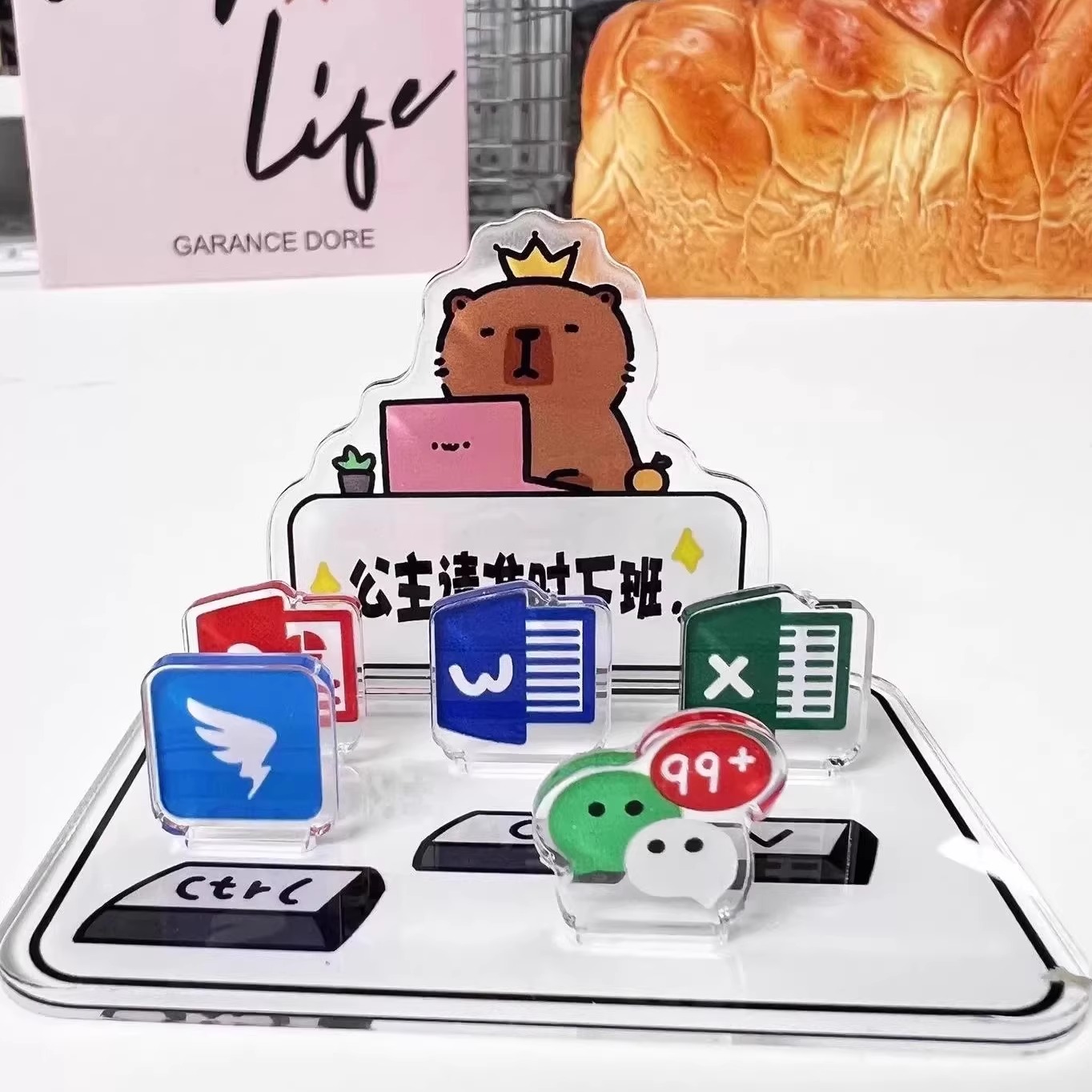 卡皮巴拉水豚办公室立牌桌面摆件