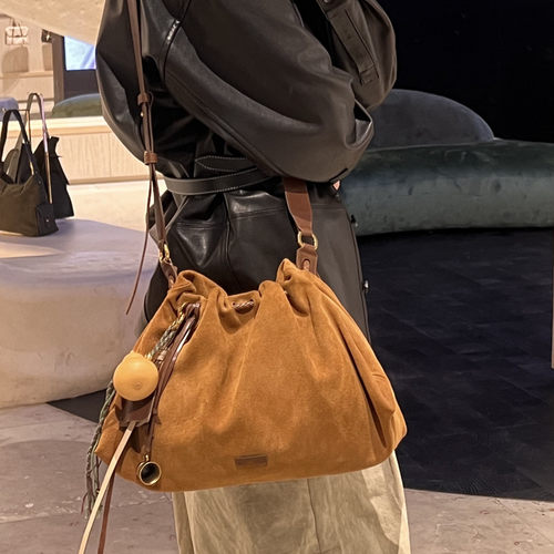 戴鹭品牌杨超越同款百纳托特包女麂皮绒大容量流浪包单肩手提包女