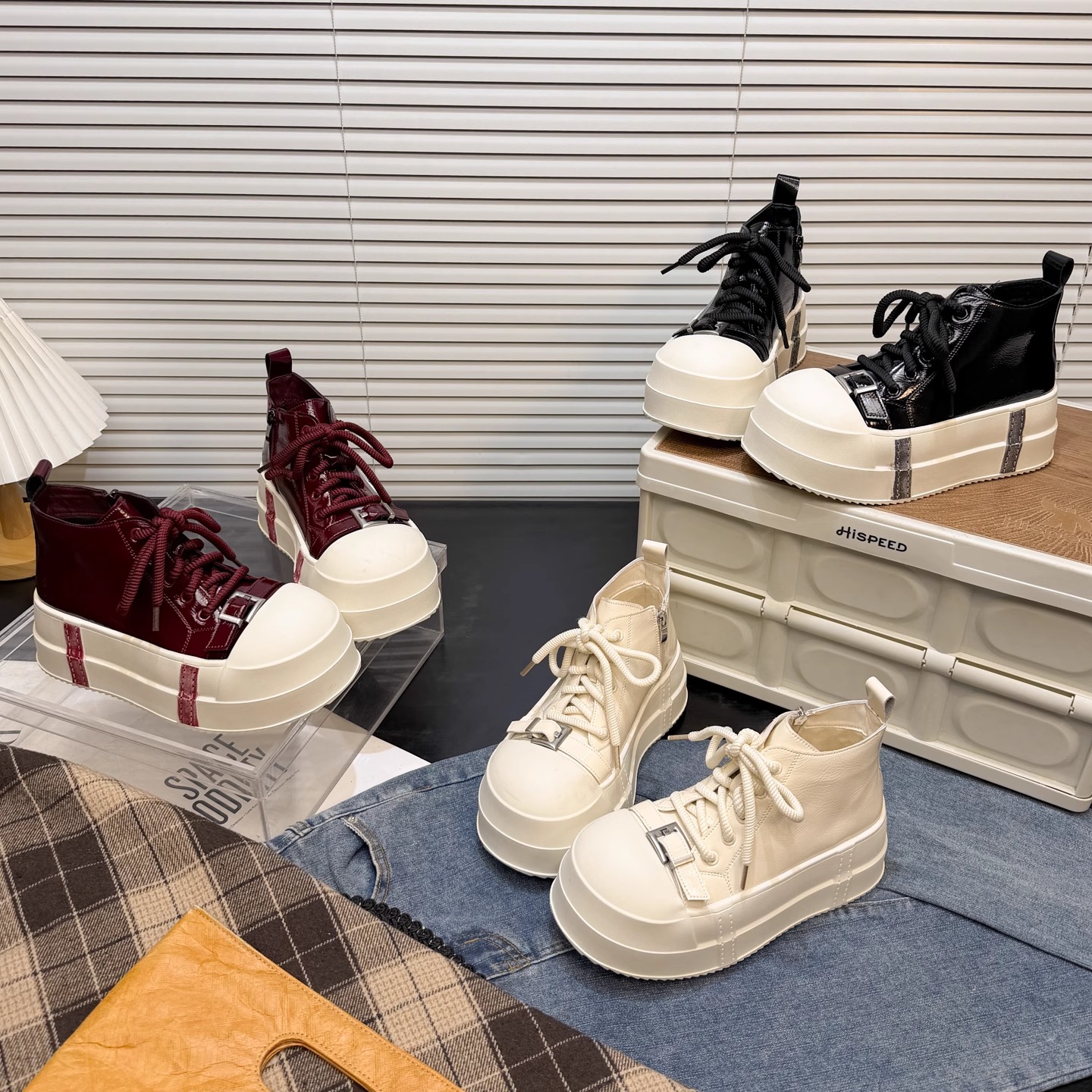 日本offcat漆皮亮面高帮鞋板鞋女2025冬季新款加绒厚底松糕短靴潮