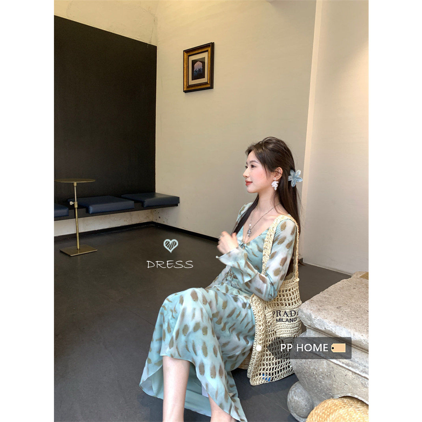 日本offcat法式气质高级感V领长袖连衣裙女秋冬海边度假收腰显瘦