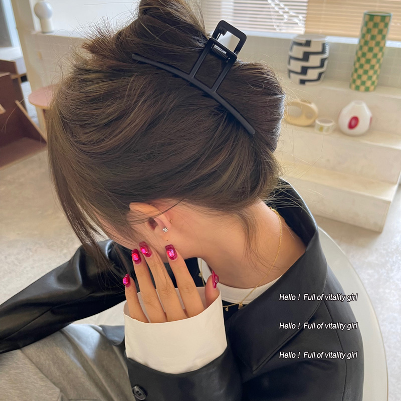 抓夹网红少女甜酷黑色系发抓