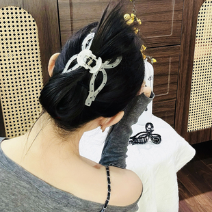 在逃公主蝴蝶结 韩系波点抓夹女大号高级感气质发夹后脑勺鲨鱼夹