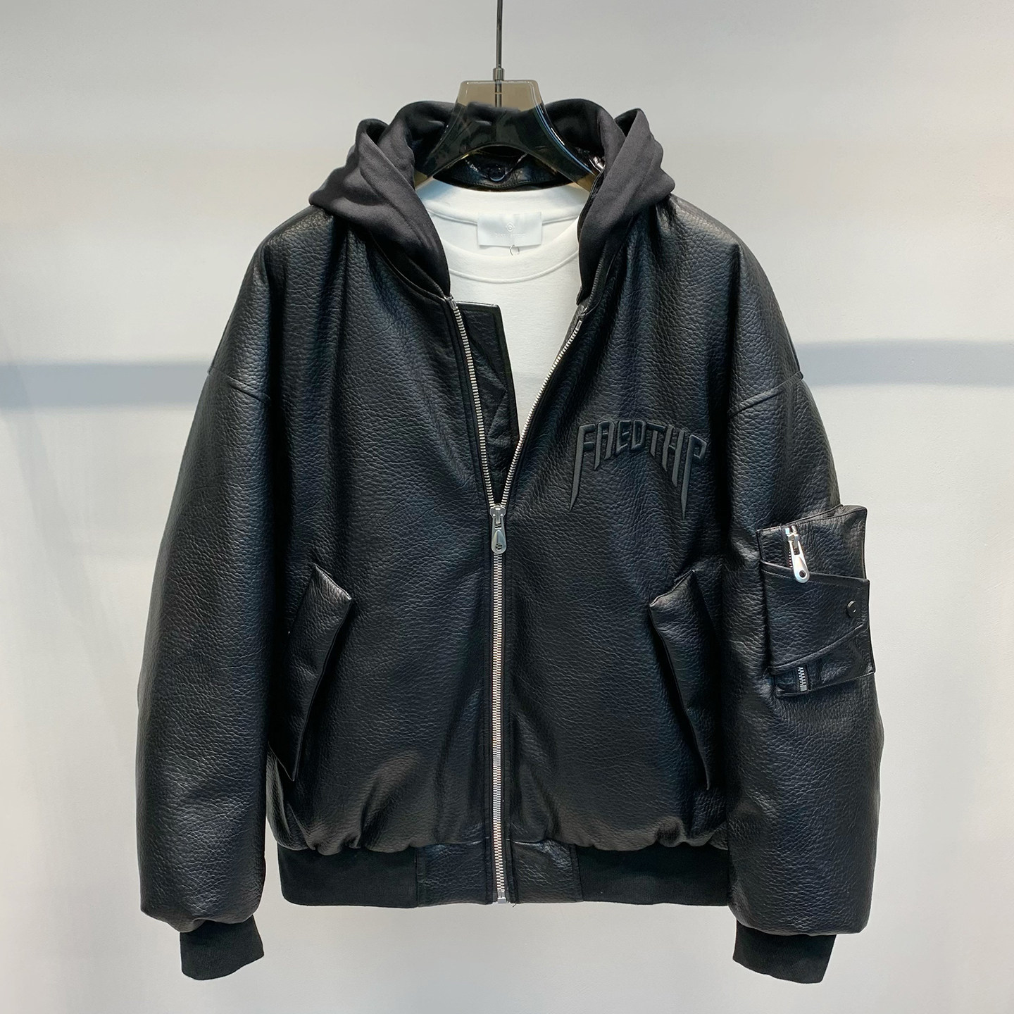 可脱卸连帽90绒PU皮羽绒服男冬季字母刺绣棒球服潮牌宽松保暖外套