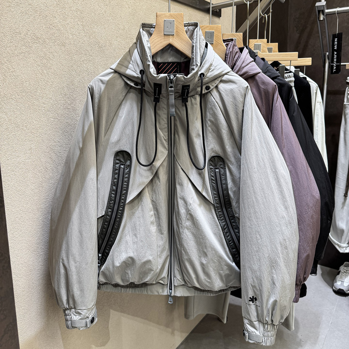 【易麦】正版！业内一哥！设计结构款90白鸭绒男士连帽羽绒服2561