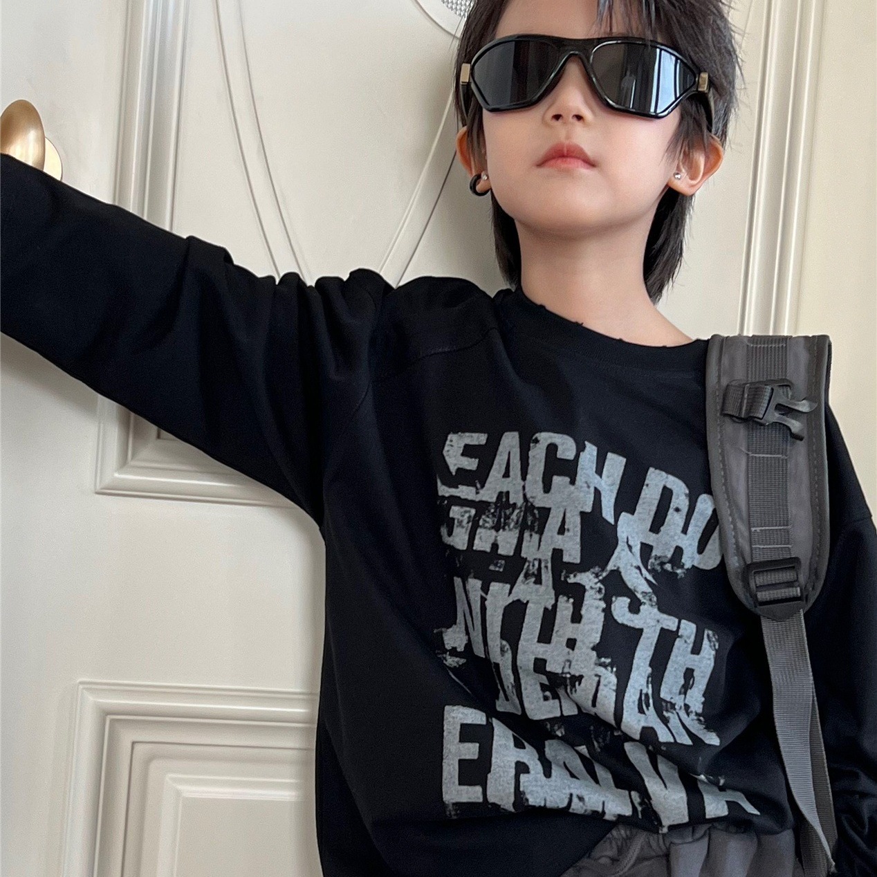 儿童毛边插肩破碎字母卫衣长袖T