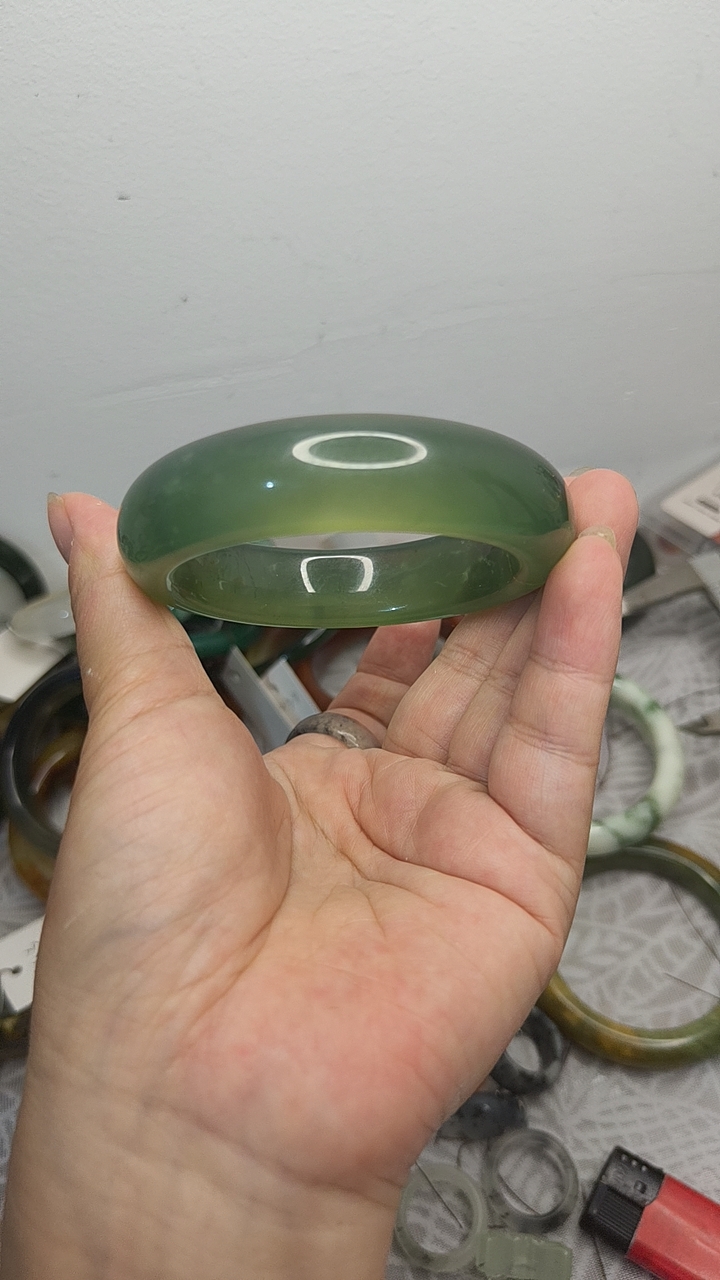 微瑕放漏岫玉老料湖水绿手镯浅绿冰54.6