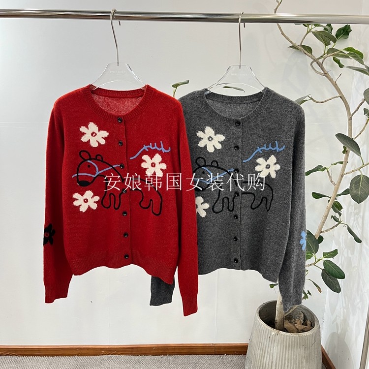 时尚圆领花朵系扣长袖针织开衫