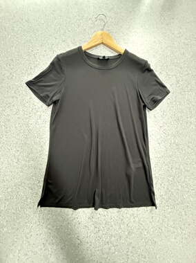 The**y真丝圆领正肩袖显瘦艺术生奶乖上衣黑T恤