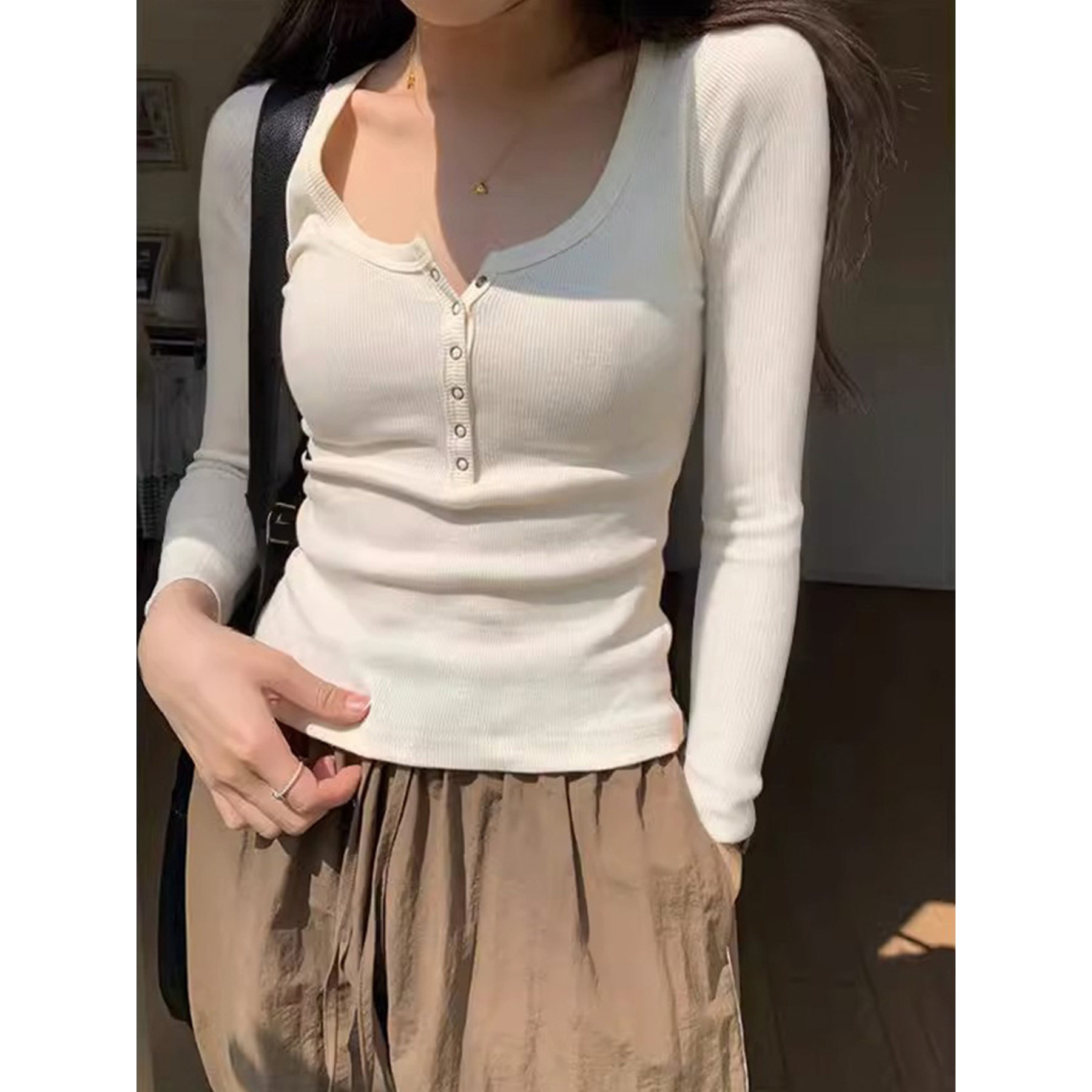 纯色休闲简约锁骨纽扣正肩长袖T恤女春秋韩系半开领打底衫上衣tee