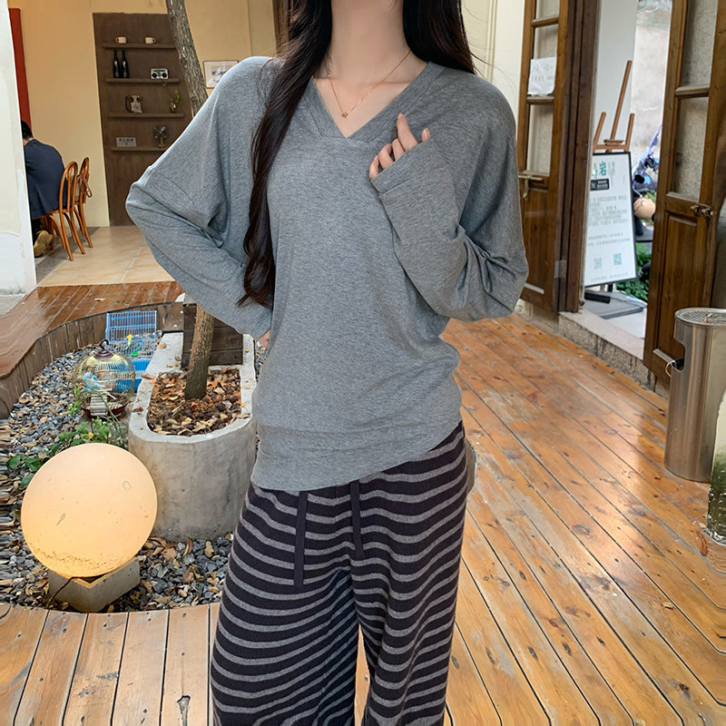 V领弯刀堆积感长袖T恤女春秋冬打底衫2026新款修身中长款上衣内搭
