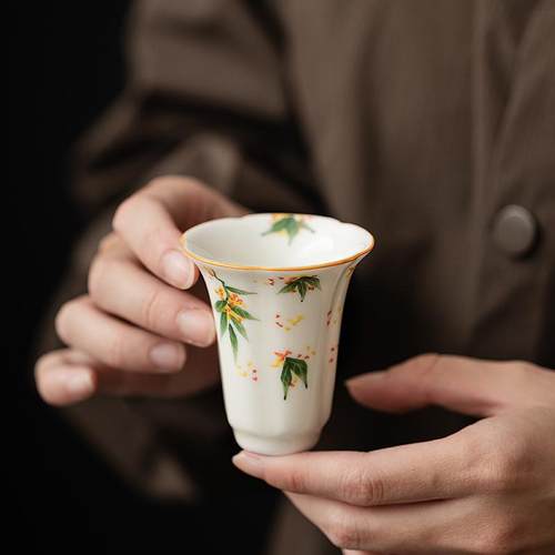 釉下彩纯手绘米黄色陶瓷闻香杯