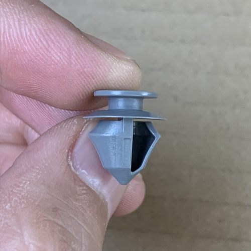 奔驰车门后备箱密封条固定卡扣