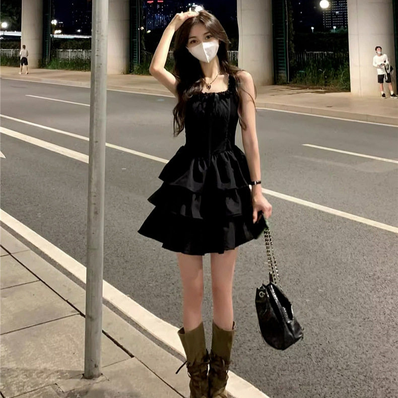 法式黑色吊带连衣裙女夏2026新款一字肩收腰显瘦气质公主蓬蓬裙子