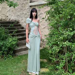 女 洋装 豆绿色设计感斜肩扭结蕾丝拼接性感小众短袖 长版