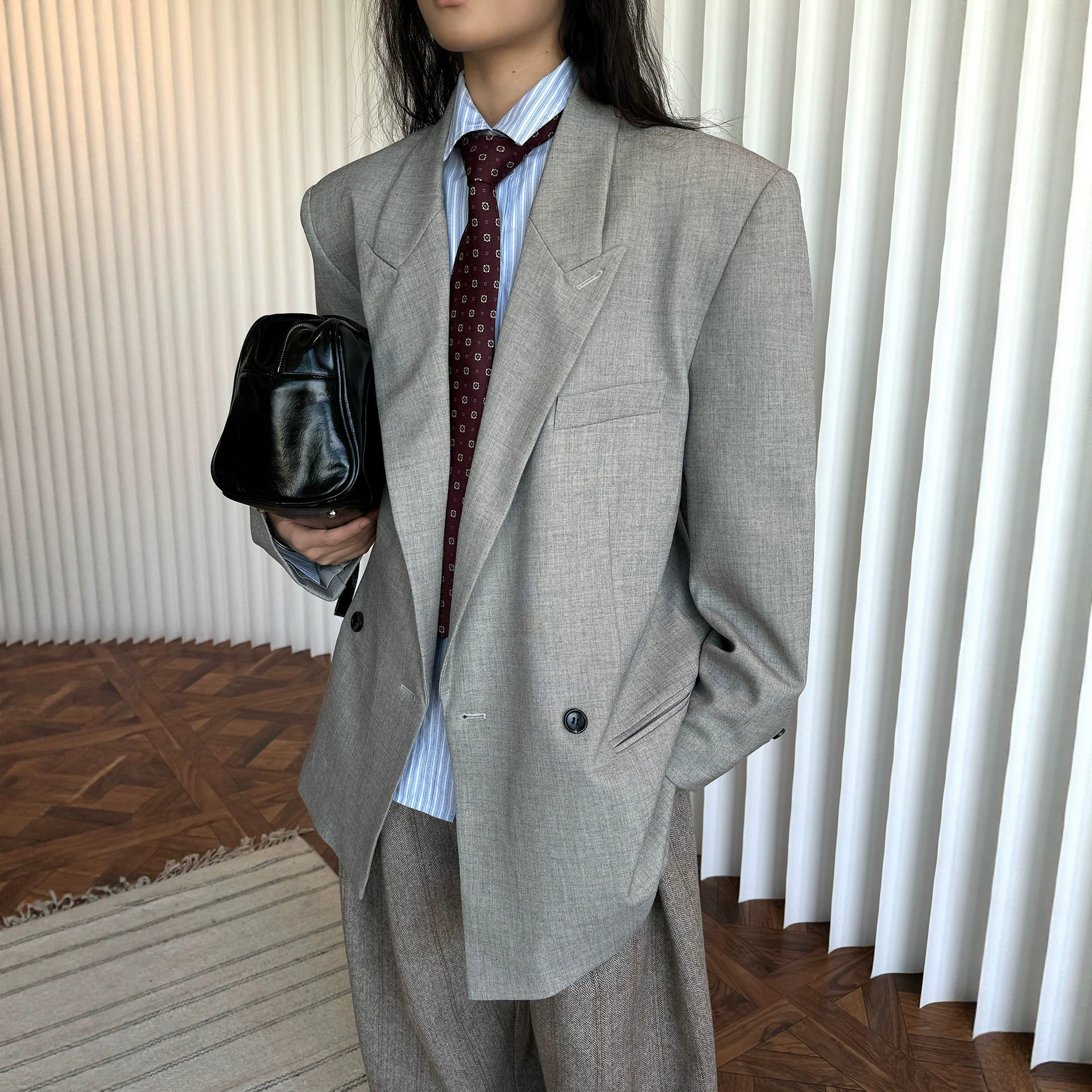 有乐春季新款巴黎老钱静奢高智感宽肩枪驳领西装宽松显瘦外套女