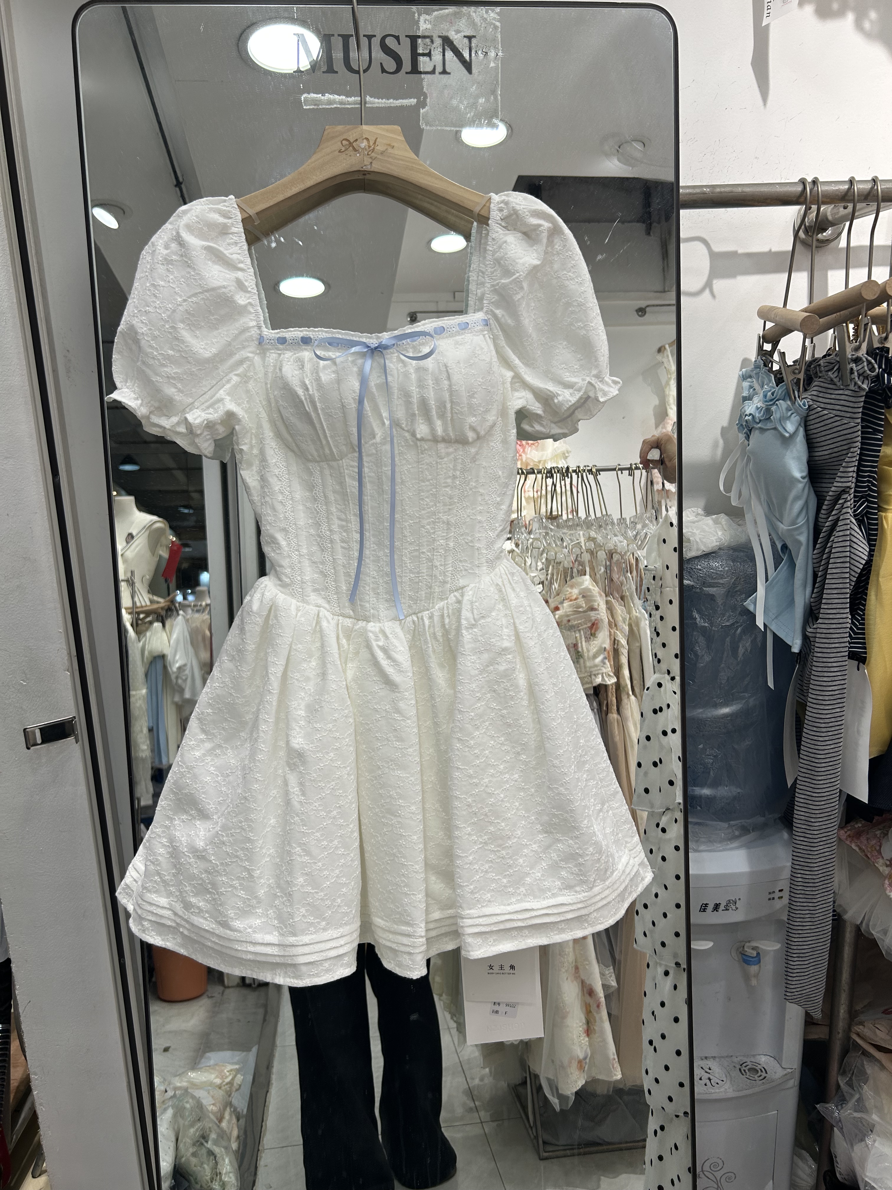 法式甜美风纯色泡泡袖连衣裙女夏季新款收腰显瘦蓬蓬裙