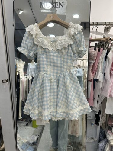 大码温柔风甜美连衣裙女夏季法式方领裙子胖mm收腰显瘦复古格子裙