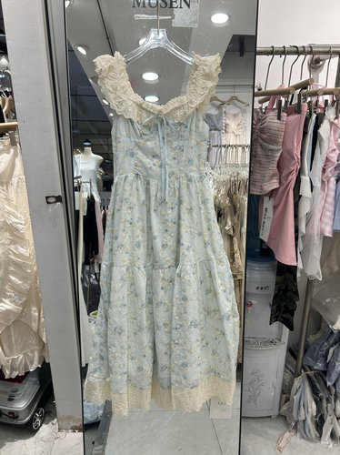 法式气质碎花连衣裙子女夏2025春季新款收腰蕾丝花边长裙海边度假