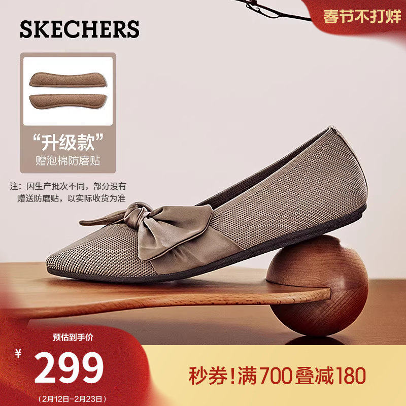 ˹����Ů������ǳ�ڵ�Ь������Լ������Ьʱ�аٴ��ͷƽ����ŮЬ