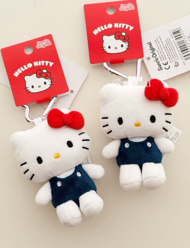 日本本土采购三丽鸥智秀Jisoo同款hellokitty爱心扣娃娃包挂件