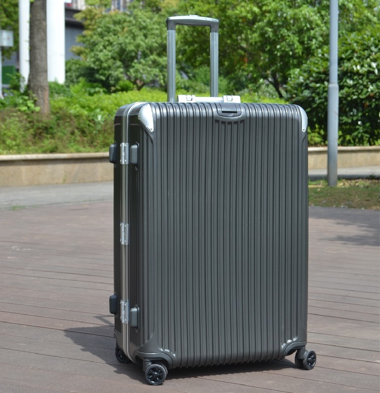 条纹小型铝框万向轮20寸密码箱