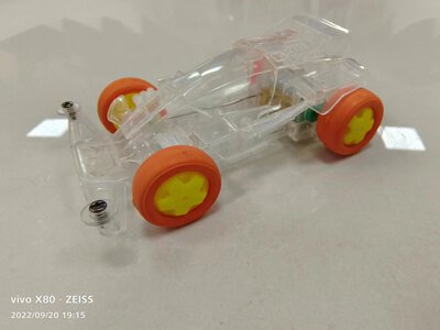 锐泽四驱兄弟透明是四驱车拼装款