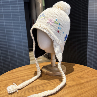 韩版时尚刺绣小花针织帽子女秋冬新款加绒保暖雷锋帽护耳骑车帽女