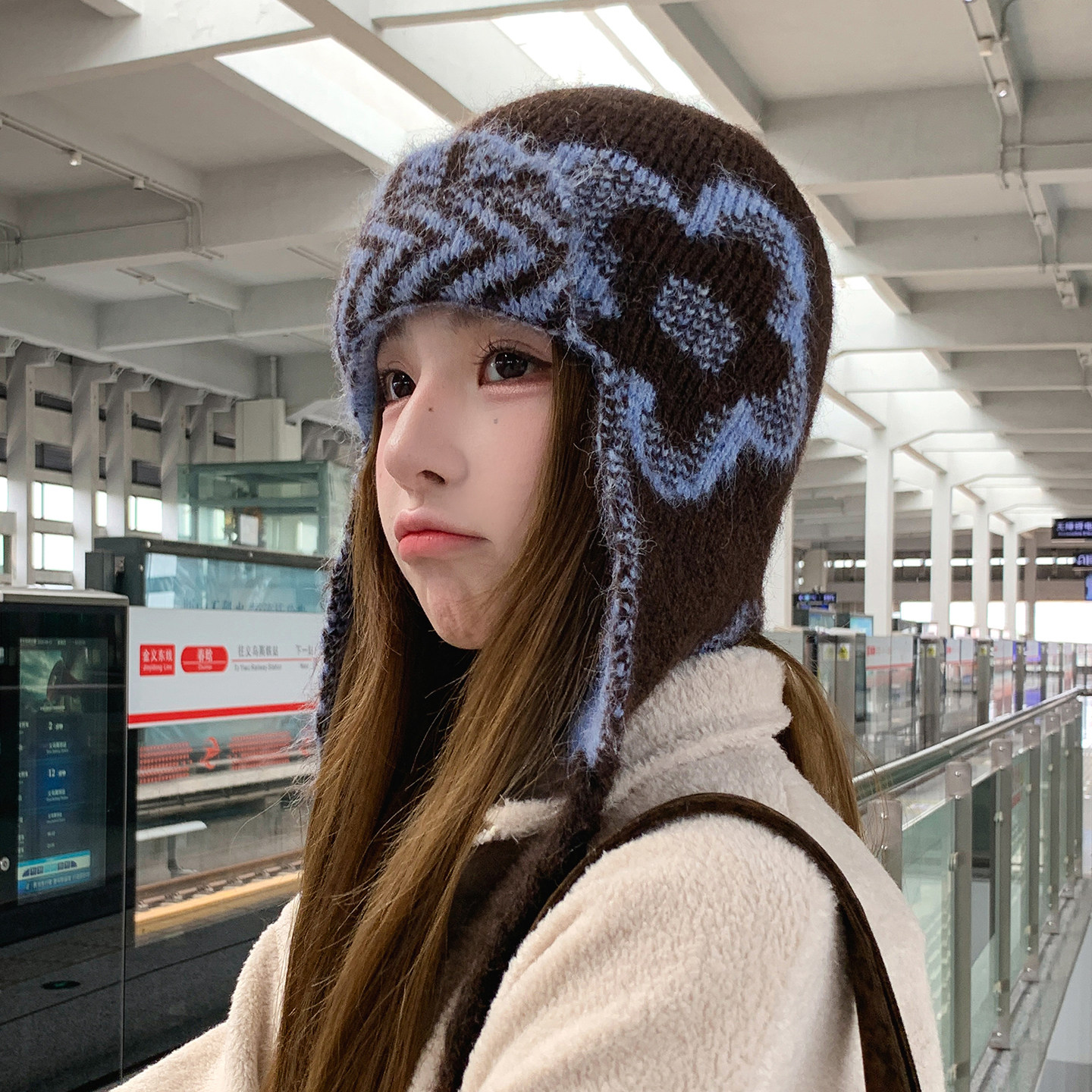 女秋冬新款保暖护耳雷锋帽