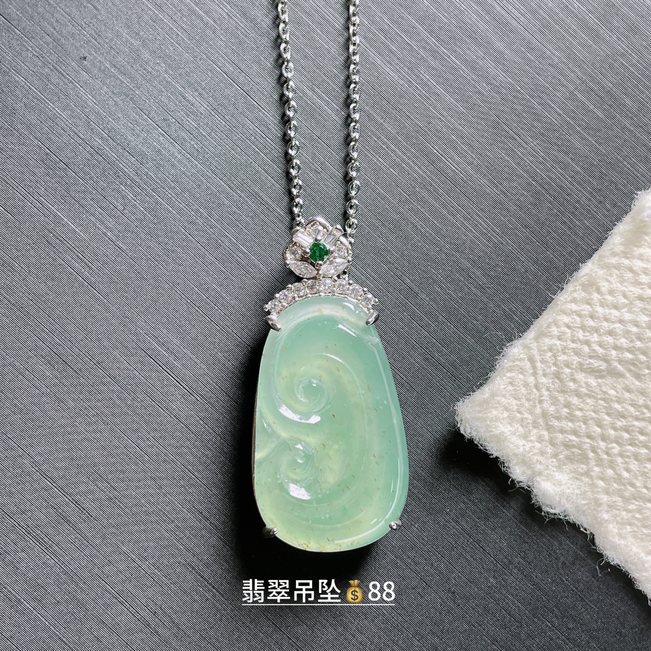 天然翡翠A货吊坠冰种满阳绿色如意玉石镶嵌男女通用款轻奢ins风