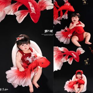 红色锦鲤主题写真摄影服装新年中国红氛围感中式礼服百天照宝宝照