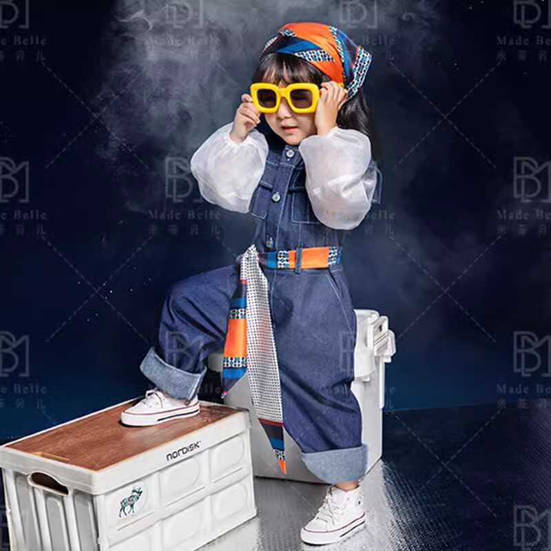 儿童摄影服装2024新款潮童走秀牛仔连体衣影楼拍照写真艺术照衣服